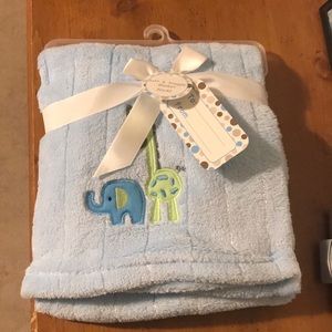 BRAND NEW Soft & Snuggly Blanket!